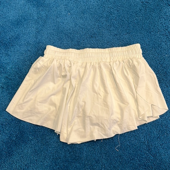 Flow shorts (TIK TOK) white Never been worn - Picture 2 of 2